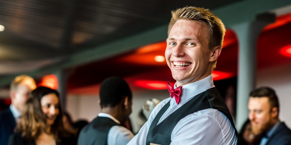 นักเรียนสาขาการโรงแรม ปีที่ 1 เรียนรู้ด้านอาหารและเครื่องดื่ม