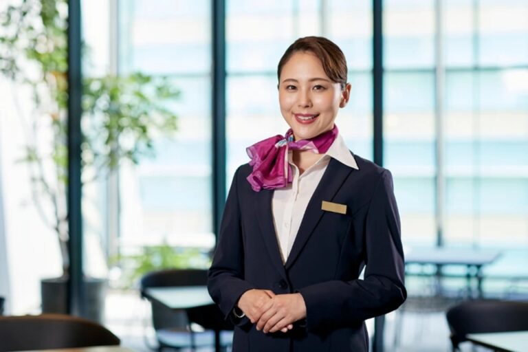 ตำแหน่ง Concierge คืออะไร ? เจาะลึกหน้าที่ ทักษะ และเส้นทางอาชีพของผู้ช่วยคนสำคัญของธุรกิจ